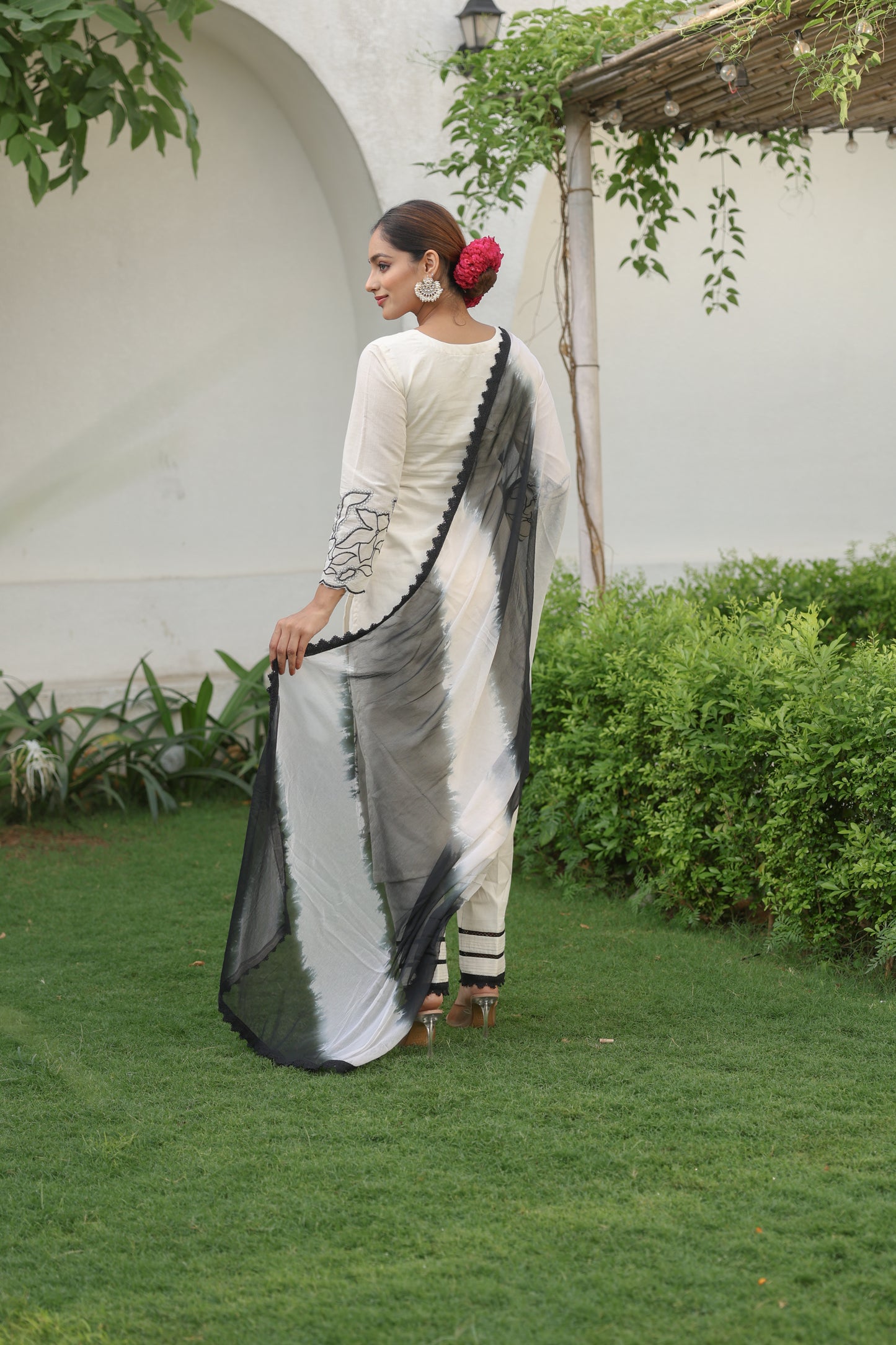 Noorani Siyahi Suit Set