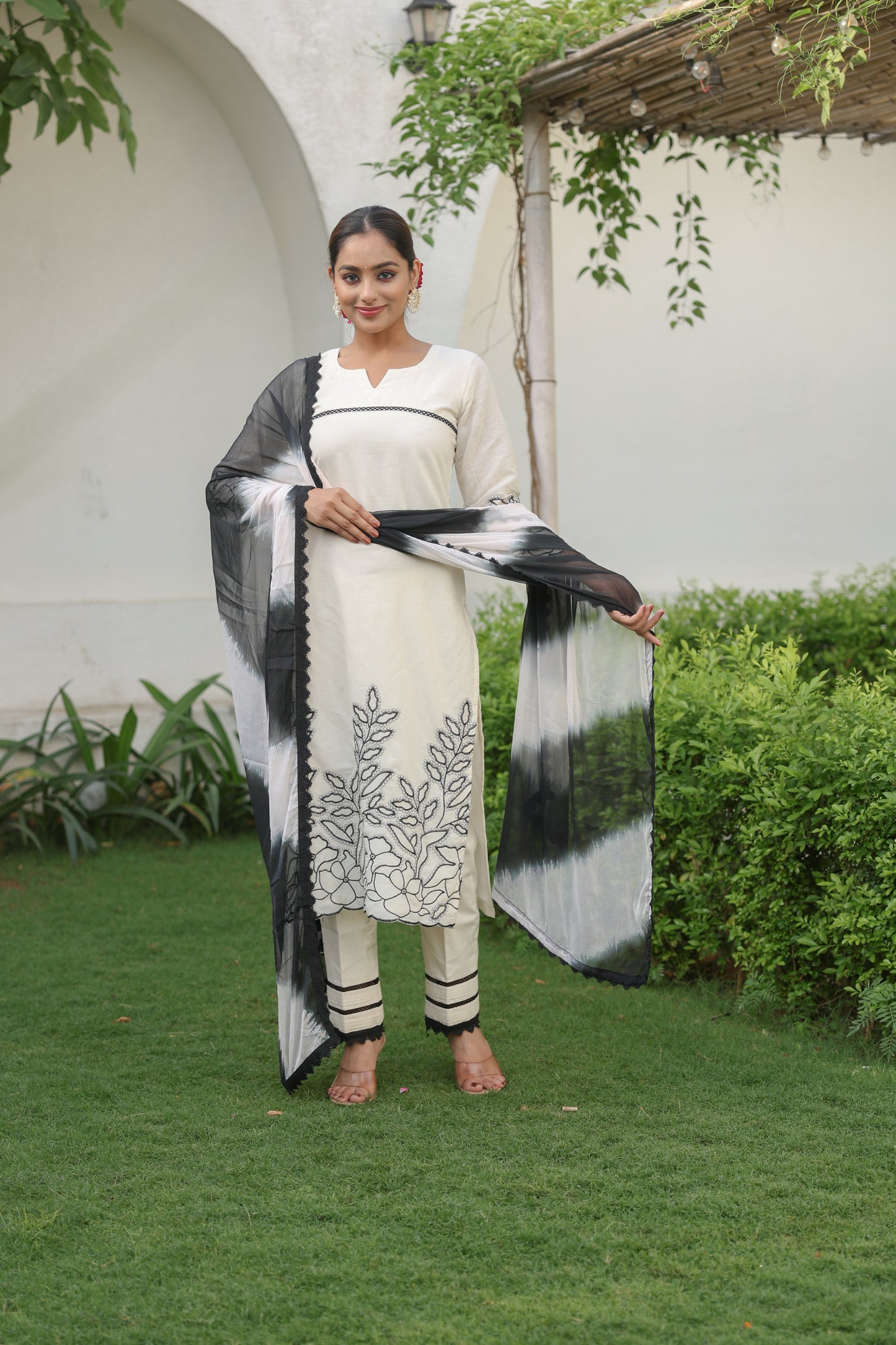 Noorani Siyahi Suit Set