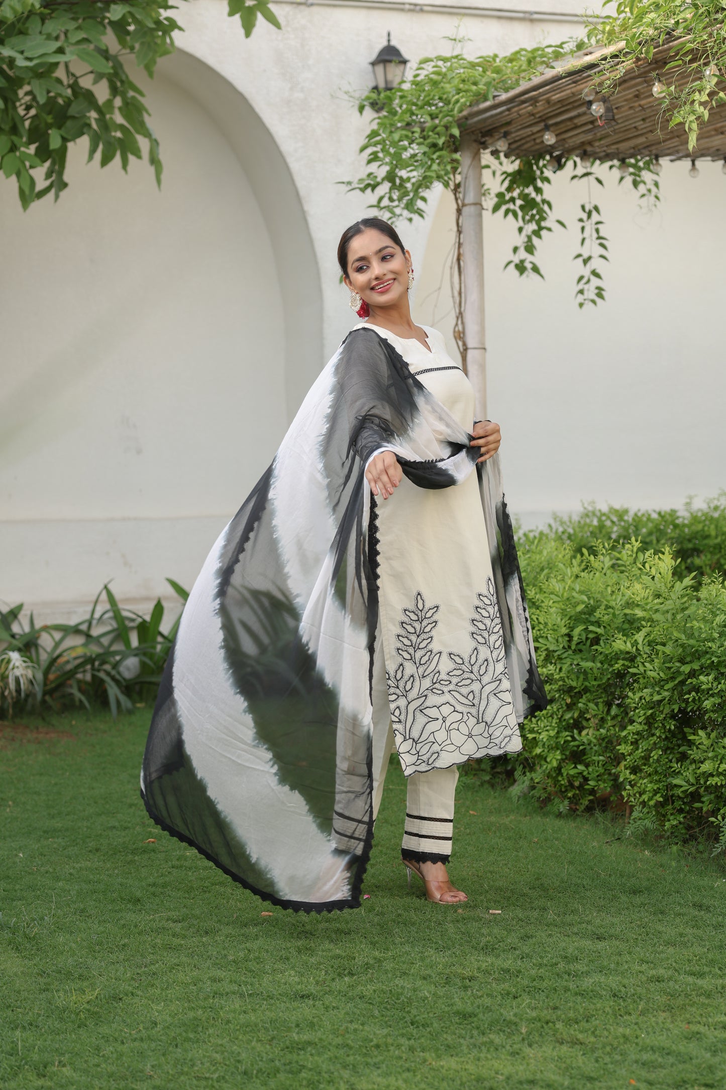 Noorani Siyahi Suit Set